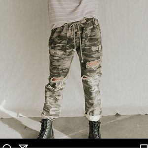 NWT Mustard Seed camo joggers